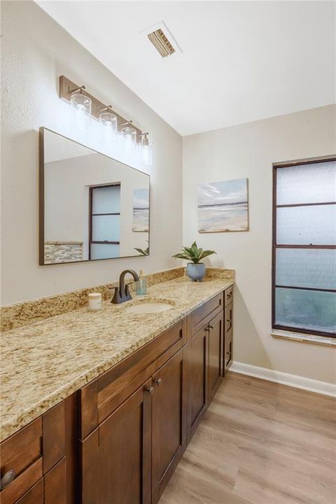 En Venta: $399,900 (3 camas, 2 baños, 1952 Pies cuadrados)