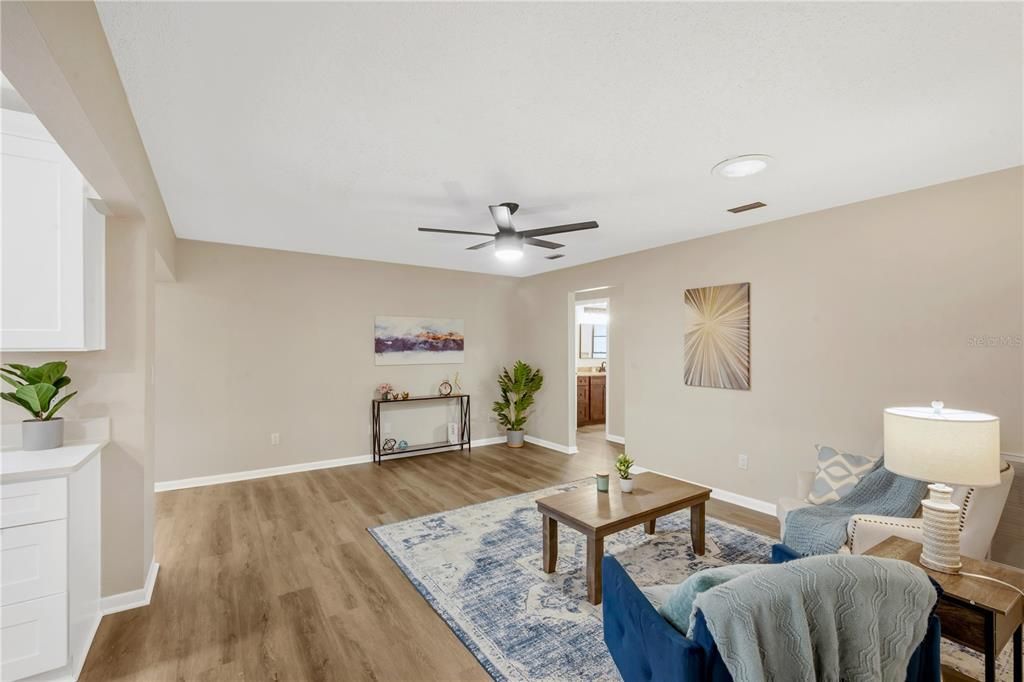 En Venta: $399,900 (3 camas, 2 baños, 1952 Pies cuadrados)