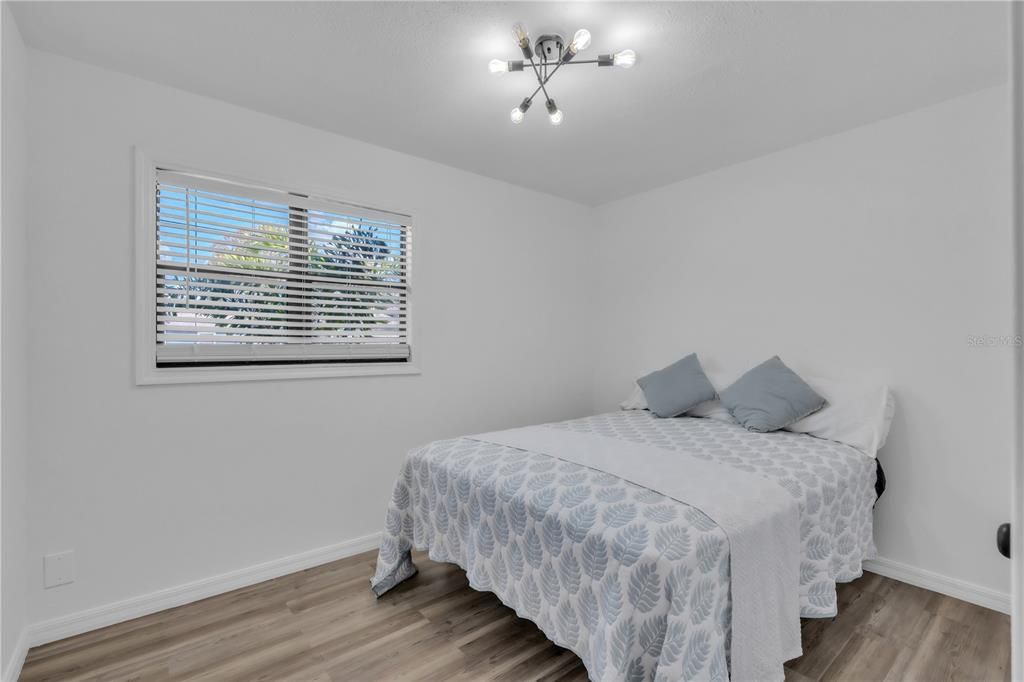 На продажу: $399,000 (4 спален, 2 ванн, 1427 Квадратных фут)
