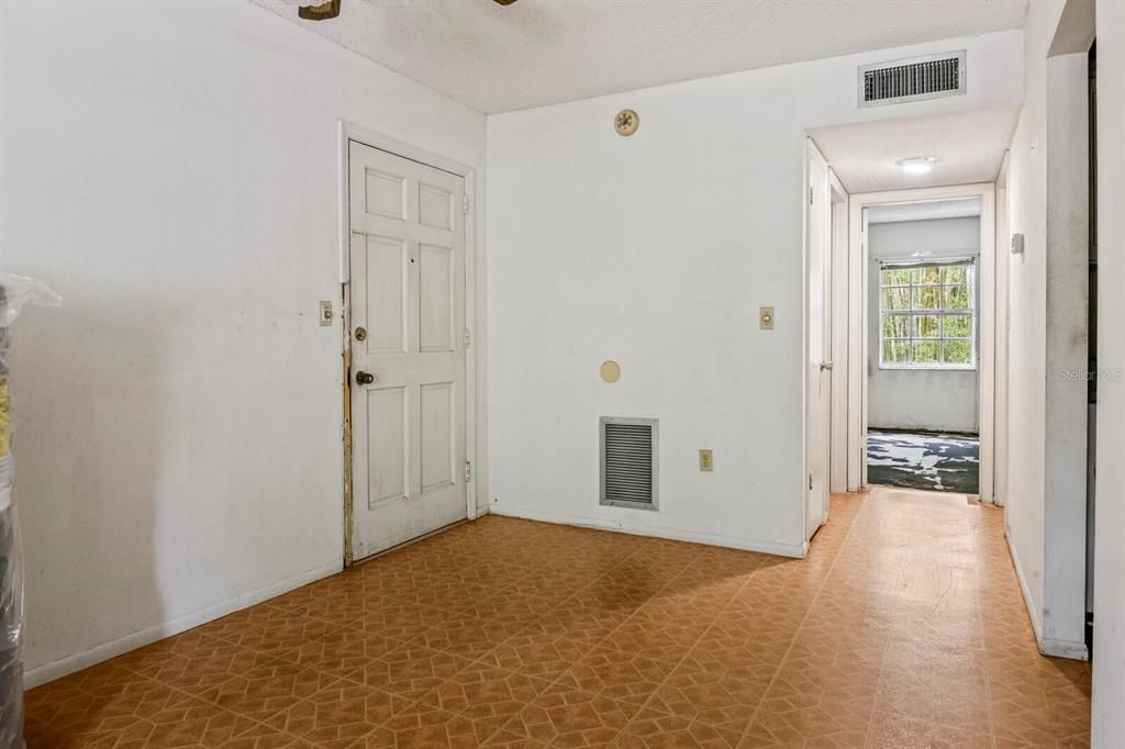 На продажу: $85,000 (1 спален, 1 ванн, 760 Квадратных фут)