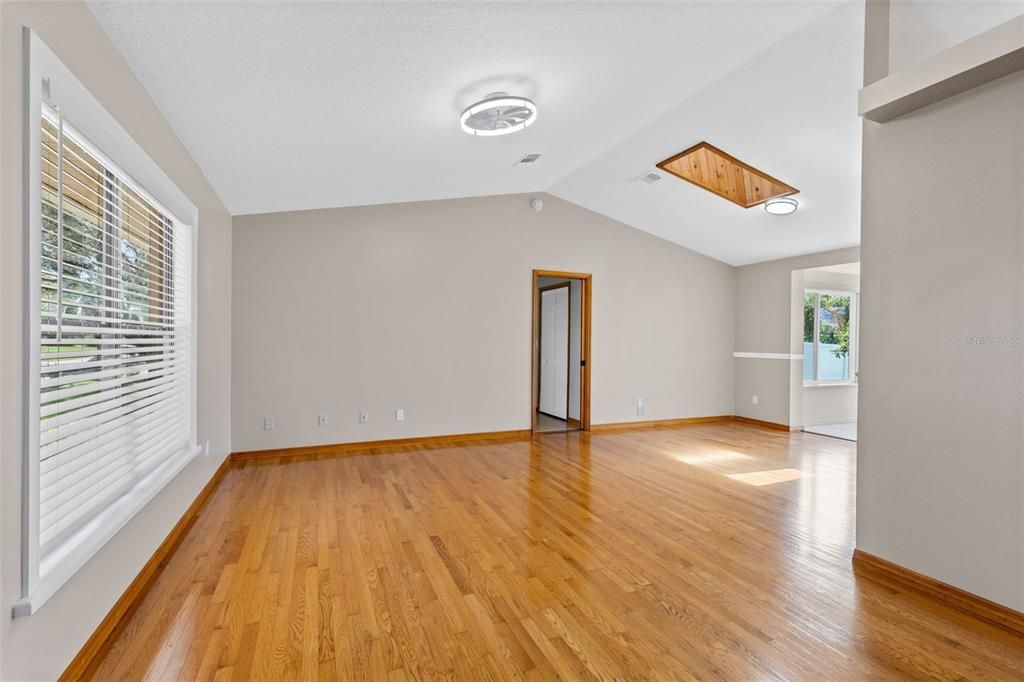 На продажу: $360,000 (2 спален, 2 ванн, 1620 Квадратных фут)