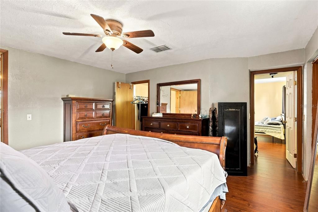 En Venta: $496,997 (4 camas, 2 baños, 2476 Pies cuadrados)