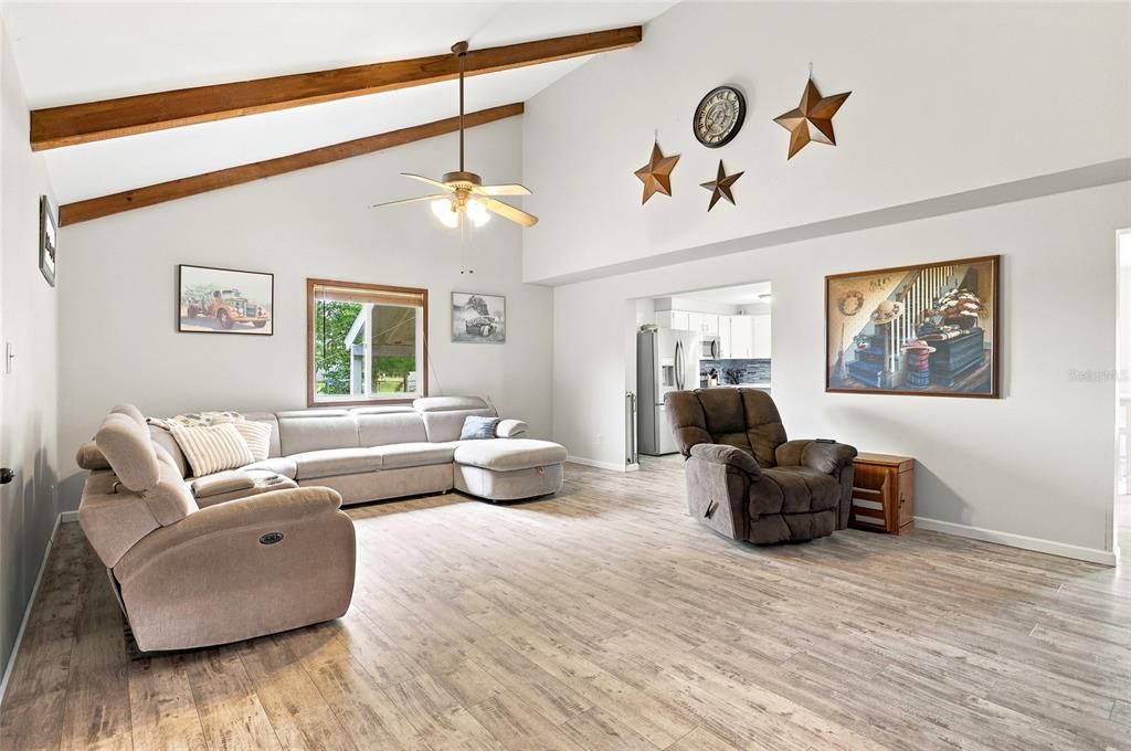 En Venta: $496,997 (4 camas, 2 baños, 2476 Pies cuadrados)