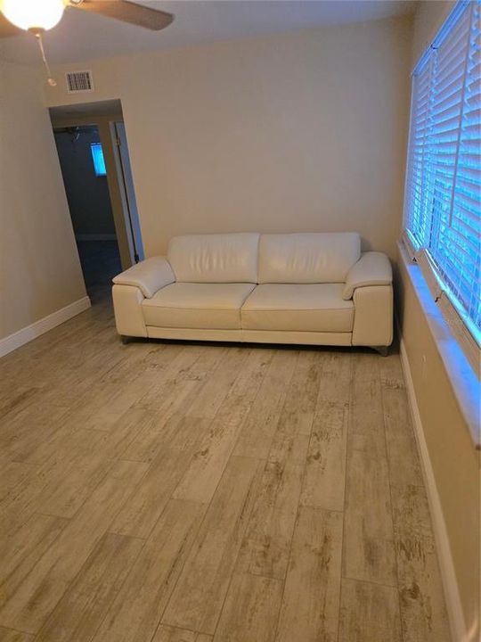 En Venta: $359,000 (2 camas, 1 baños, 888 Pies cuadrados)