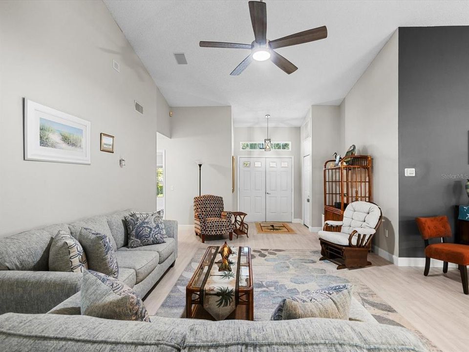 En Venta: $274,900 (2 camas, 2 baños, 1802 Pies cuadrados)
