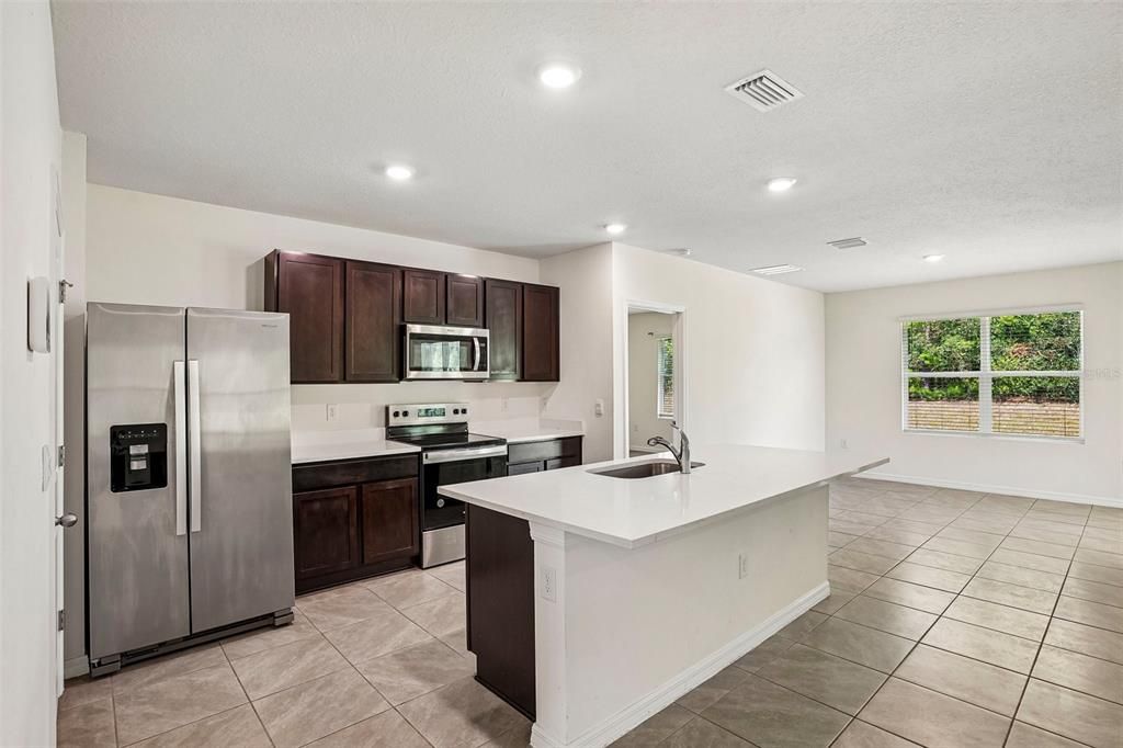 For Sale: $250,000 (3 beds, 2 baths, 1670 Square Feet)