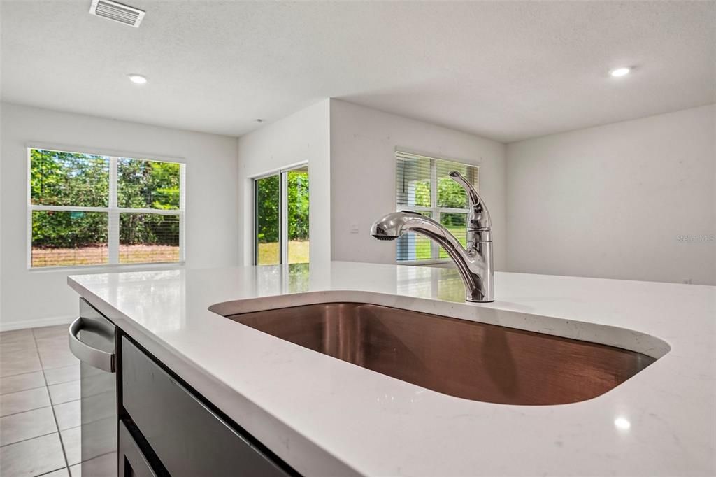 For Sale: $250,000 (3 beds, 2 baths, 1670 Square Feet)