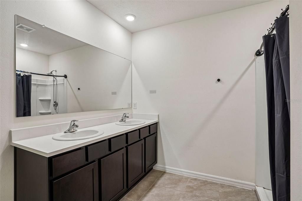 For Sale: $250,000 (3 beds, 2 baths, 1670 Square Feet)