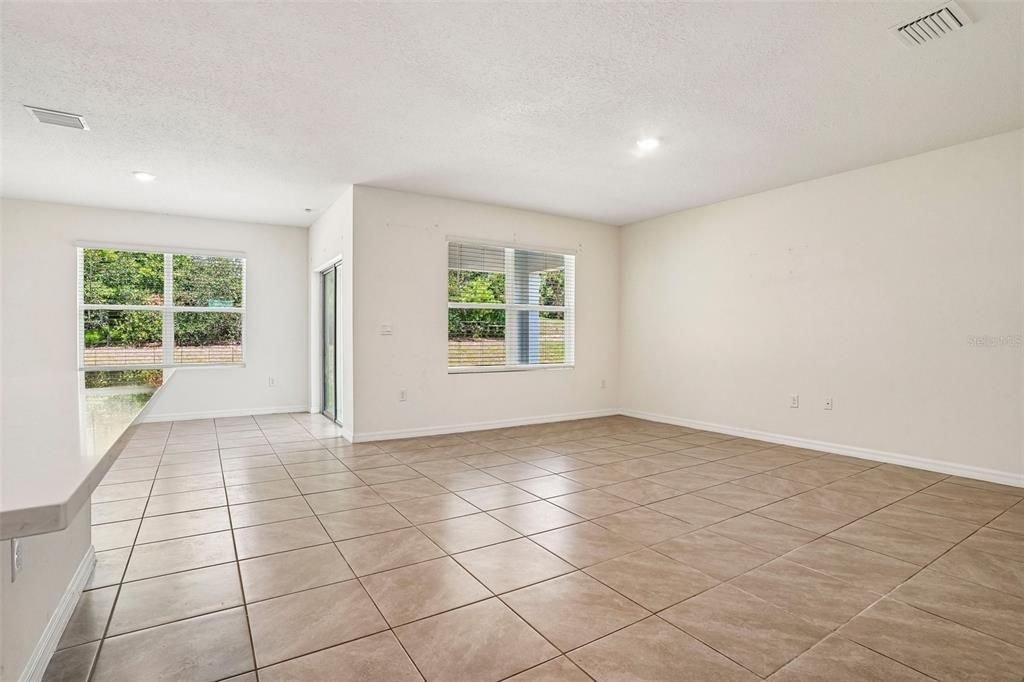 For Sale: $250,000 (3 beds, 2 baths, 1670 Square Feet)