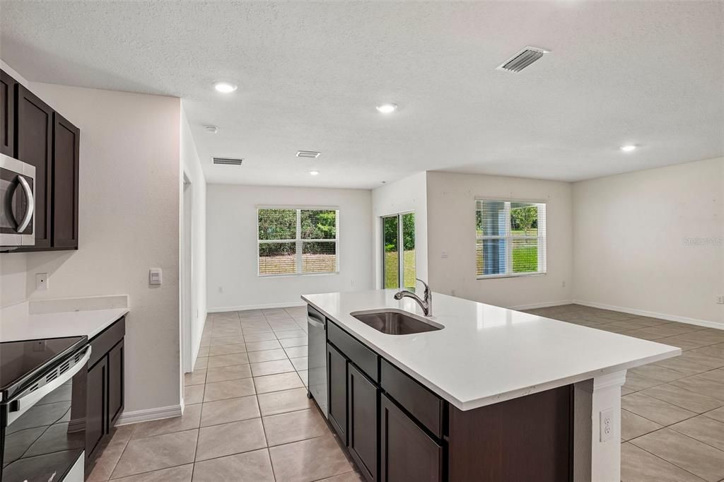 For Sale: $250,000 (3 beds, 2 baths, 1670 Square Feet)