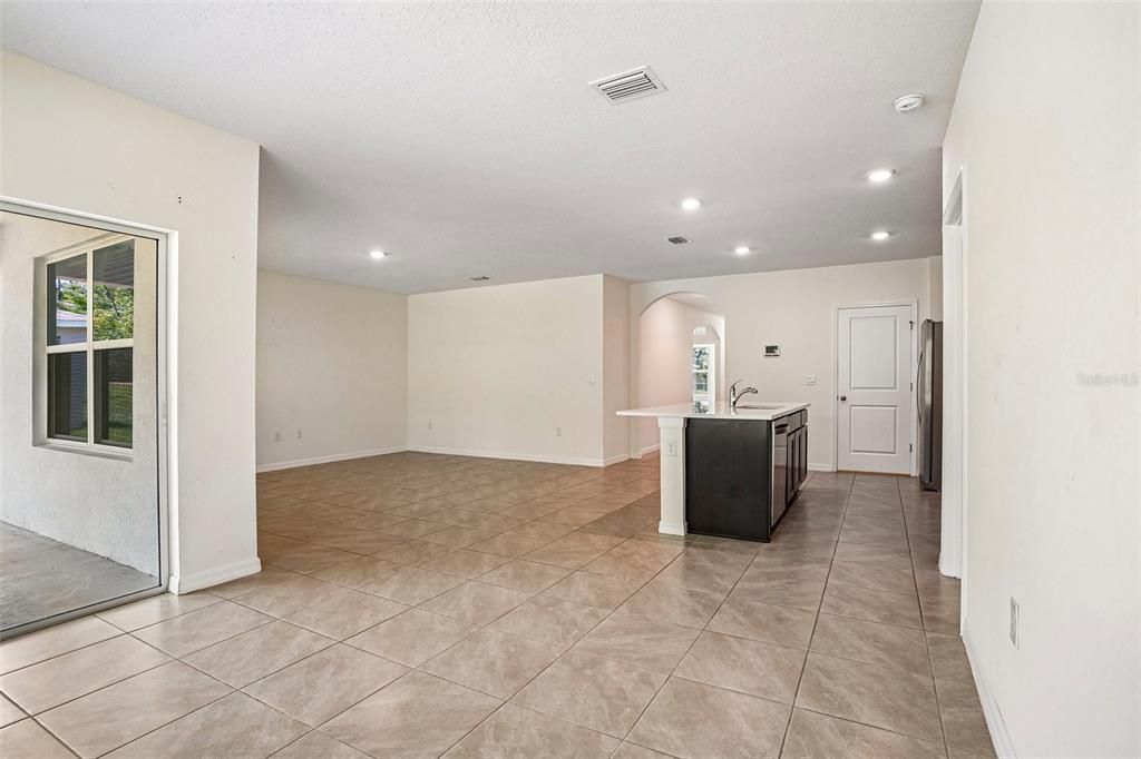 For Sale: $250,000 (3 beds, 2 baths, 1670 Square Feet)