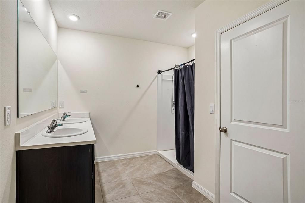 For Sale: $250,000 (3 beds, 2 baths, 1670 Square Feet)