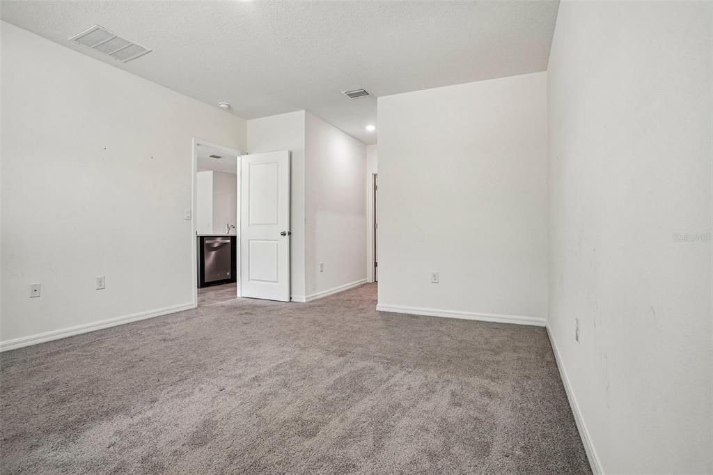 For Sale: $250,000 (3 beds, 2 baths, 1670 Square Feet)