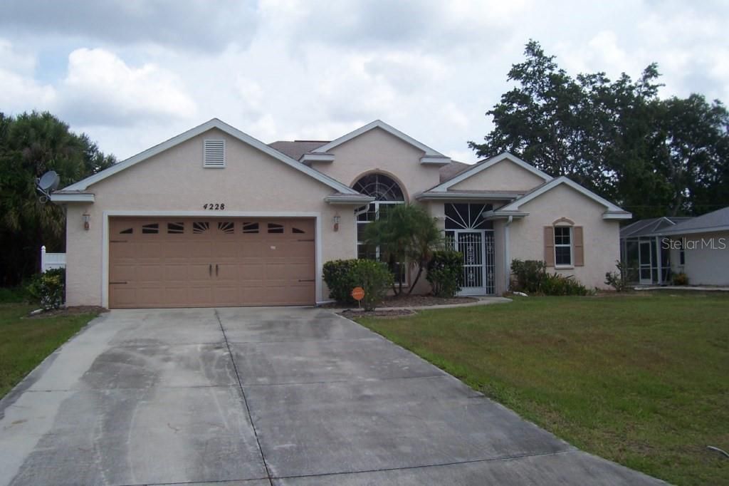 For Rent: $2,300 (3 beds, 2 baths, 1628 Square Feet)