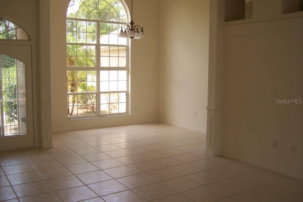 For Rent: $2,300 (3 beds, 2 baths, 1628 Square Feet)