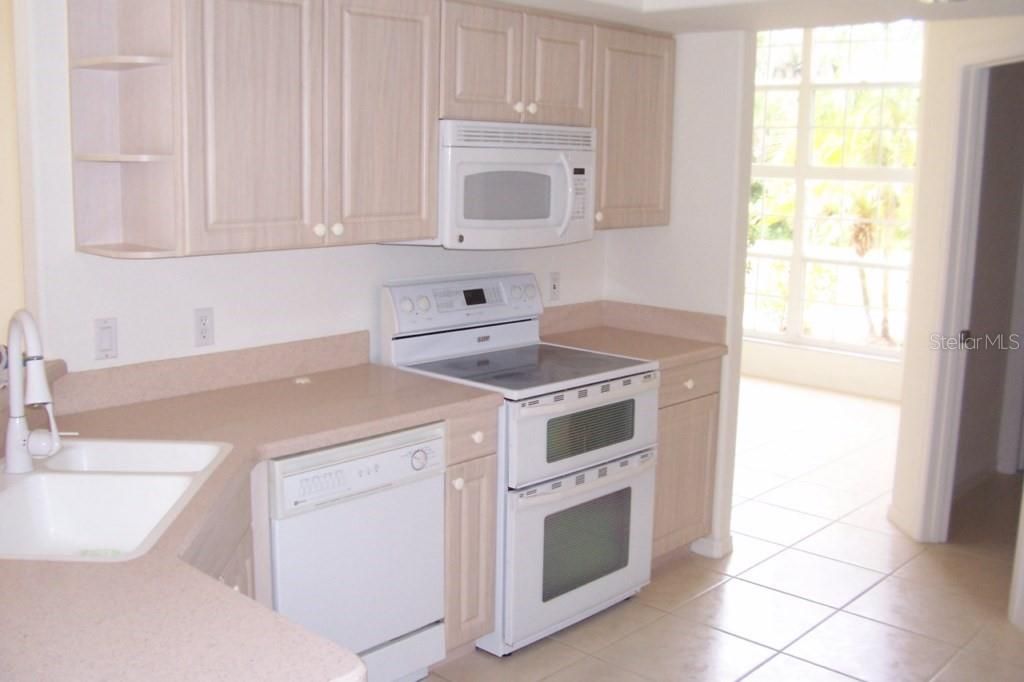 For Rent: $2,300 (3 beds, 2 baths, 1628 Square Feet)