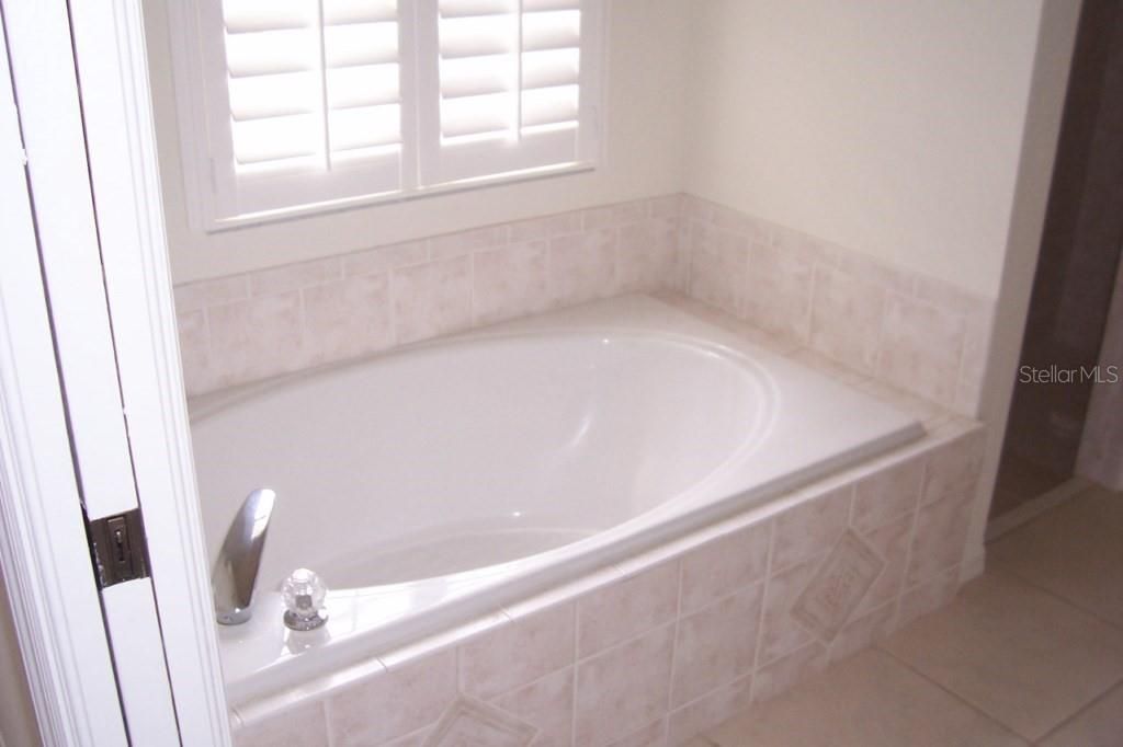 For Rent: $2,300 (3 beds, 2 baths, 1628 Square Feet)
