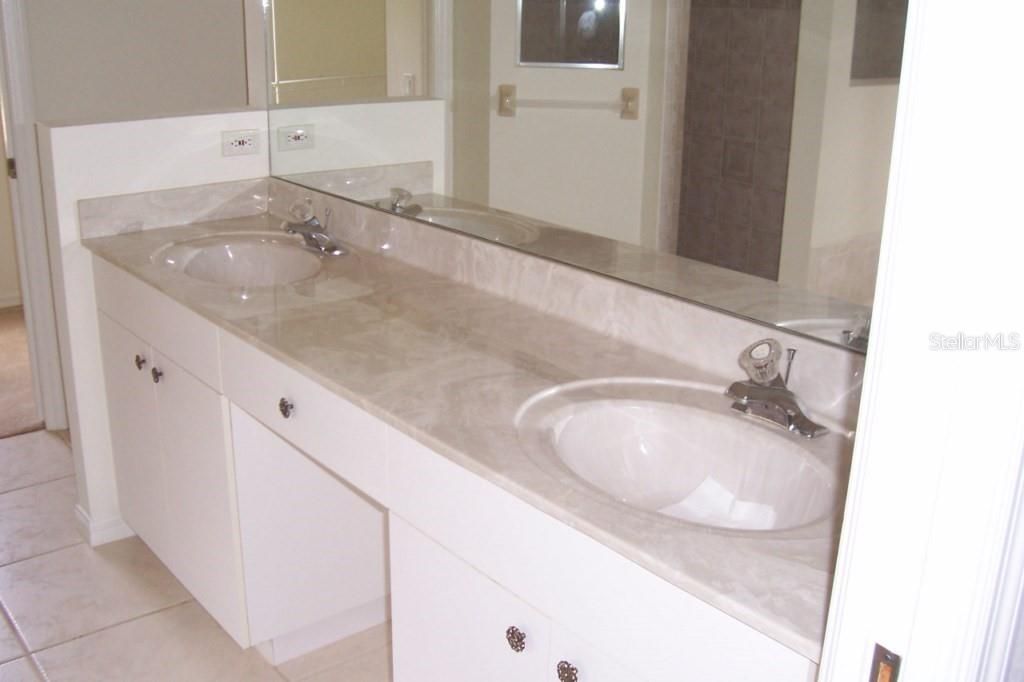 For Rent: $2,300 (3 beds, 2 baths, 1628 Square Feet)