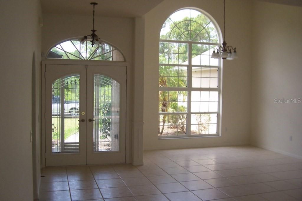 For Rent: $2,300 (3 beds, 2 baths, 1628 Square Feet)