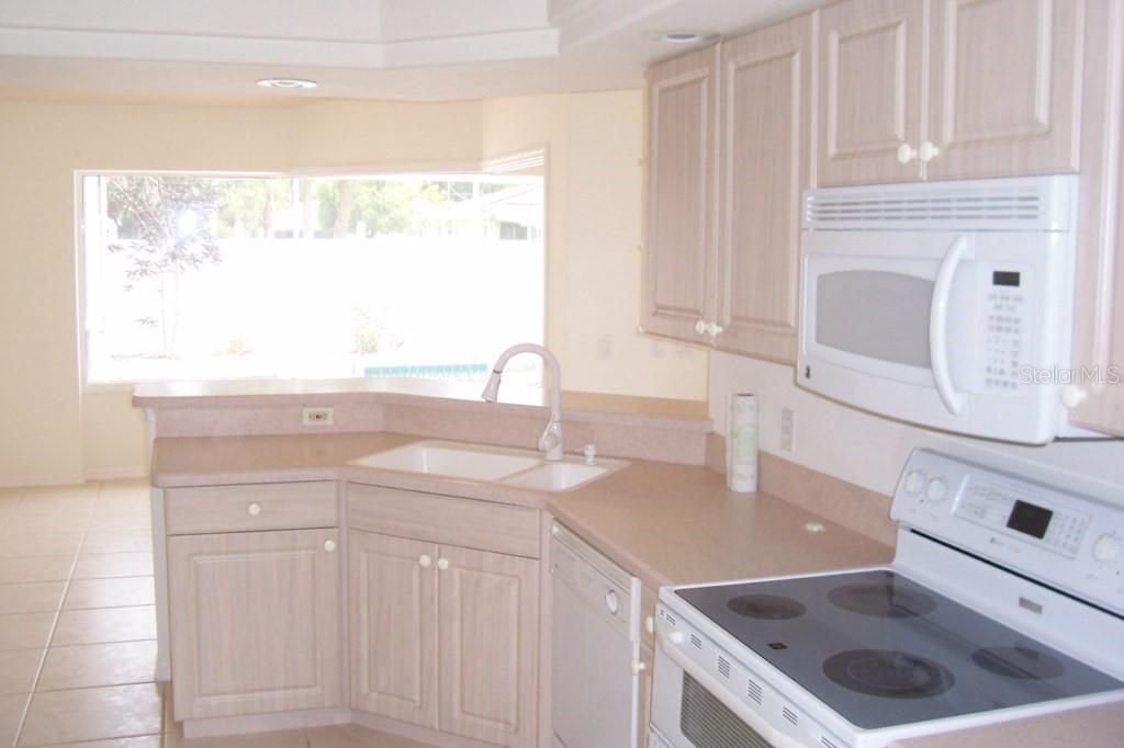 For Rent: $2,300 (3 beds, 2 baths, 1628 Square Feet)