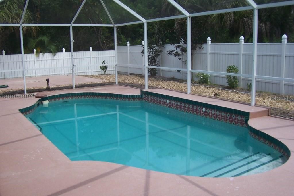 For Rent: $2,300 (3 beds, 2 baths, 1628 Square Feet)