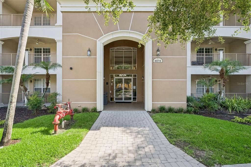 En Venta: $649,900 (3 camas, 2 baños, 2001 Pies cuadrados)