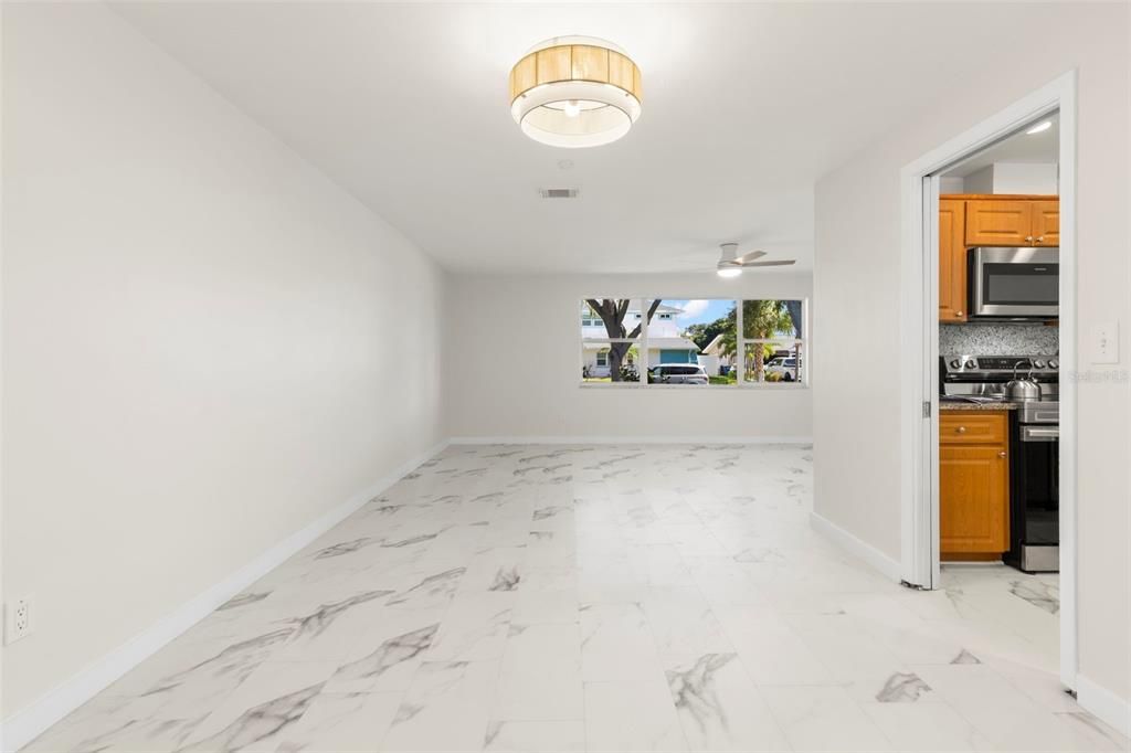 Activo con contrato: $600,000 (4 camas, 2 baños, 2102 Pies cuadrados)