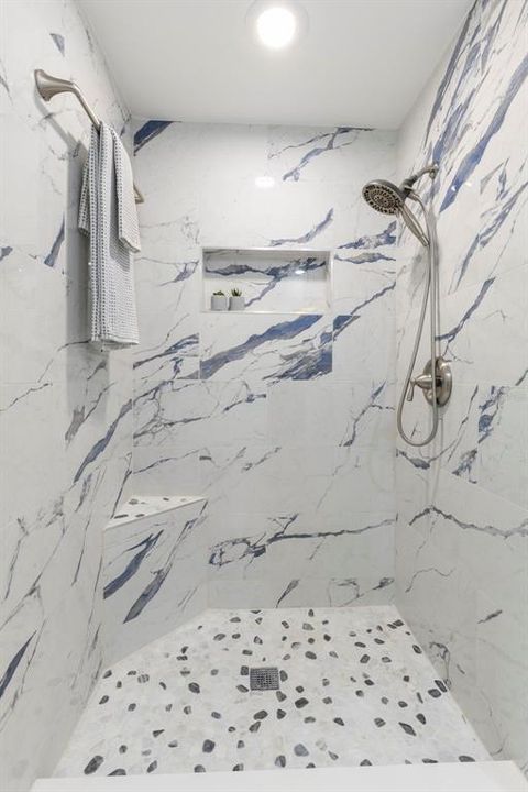 Activo con contrato: $600,000 (4 camas, 2 baños, 2102 Pies cuadrados)