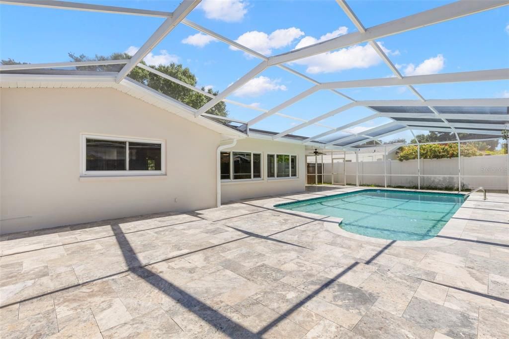 Activo con contrato: $600,000 (4 camas, 2 baños, 2102 Pies cuadrados)