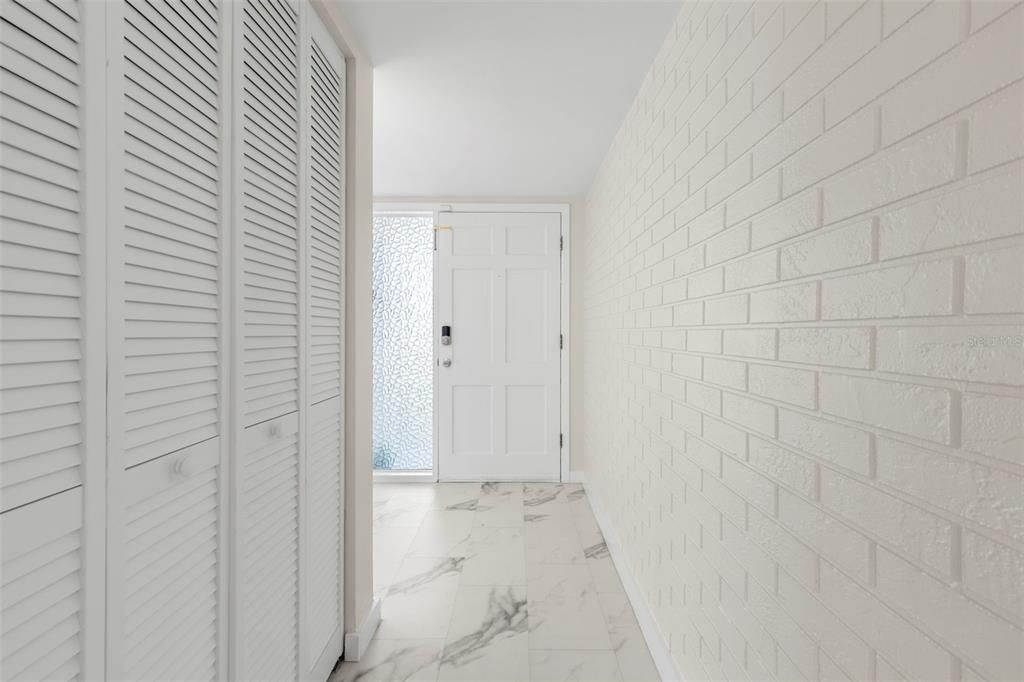 Activo con contrato: $600,000 (4 camas, 2 baños, 2102 Pies cuadrados)
