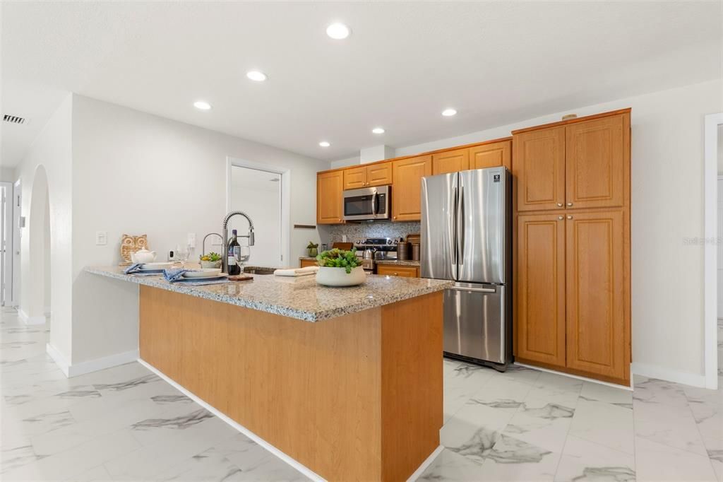 Activo con contrato: $600,000 (4 camas, 2 baños, 2102 Pies cuadrados)