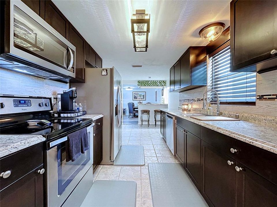 На продажу: $329,900 (3 спален, 2 ванн, 1399 Квадратных фут)
