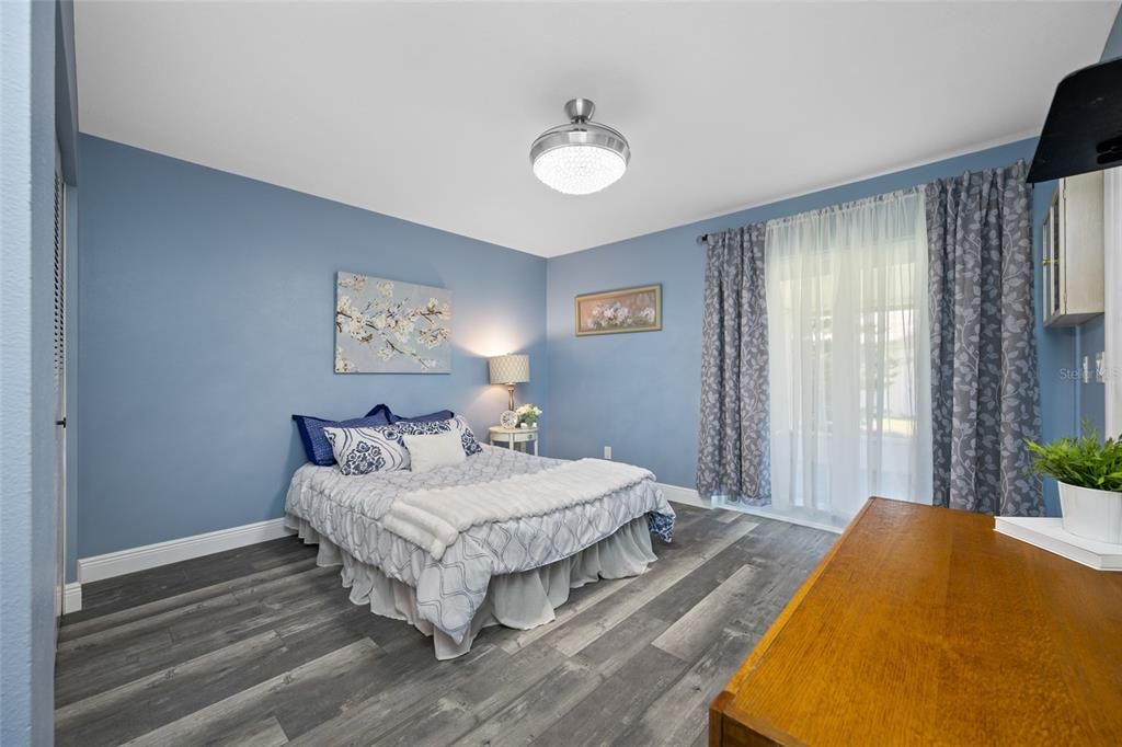 На продажу: $184,900 (2 спален, 1 ванн, 992 Квадратных фут)