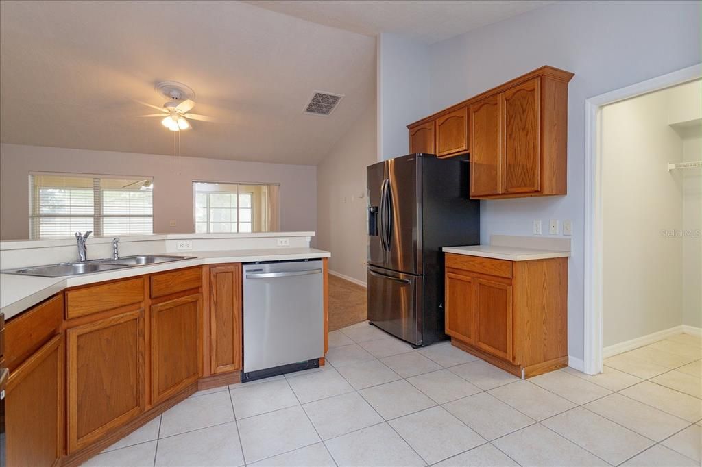 For Rent: $2,250 (3 beds, 2 baths, 1482 Square Feet)