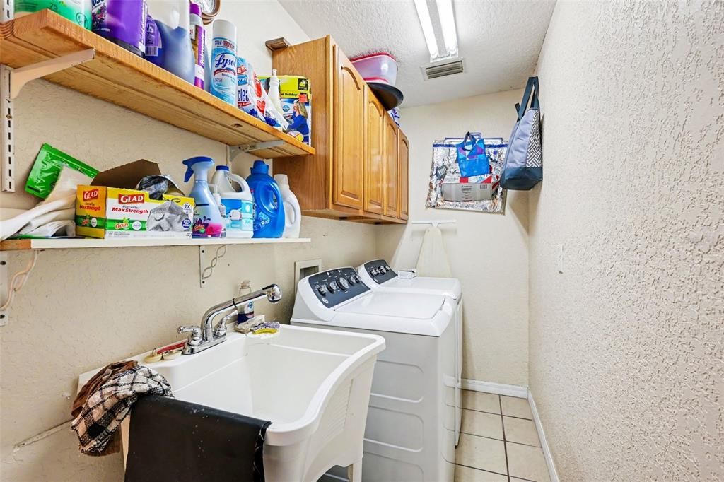 На продажу: $245,000 (3 спален, 2 ванн, 1592 Квадратных фут)