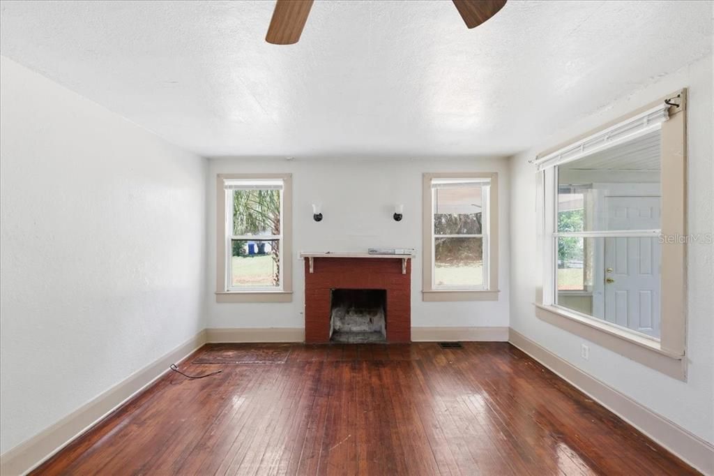 Active With Contract: $449,900 (6 beds, 5 baths, 3204 Square Feet)