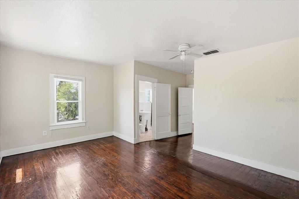 Active With Contract: $449,900 (6 beds, 5 baths, 3204 Square Feet)