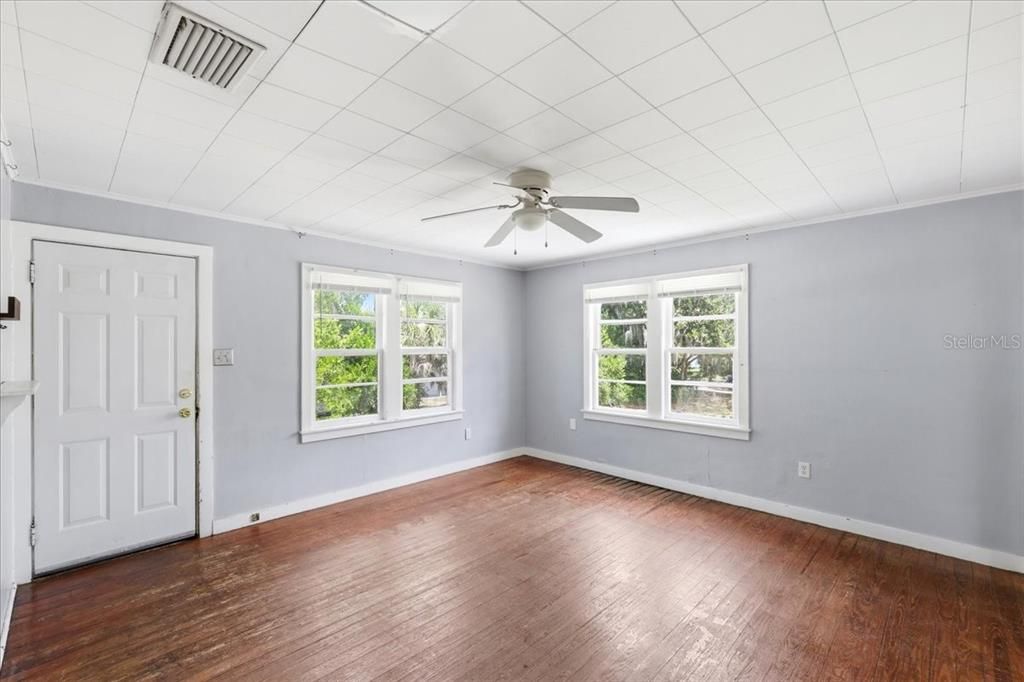 Active With Contract: $449,900 (6 beds, 5 baths, 3204 Square Feet)
