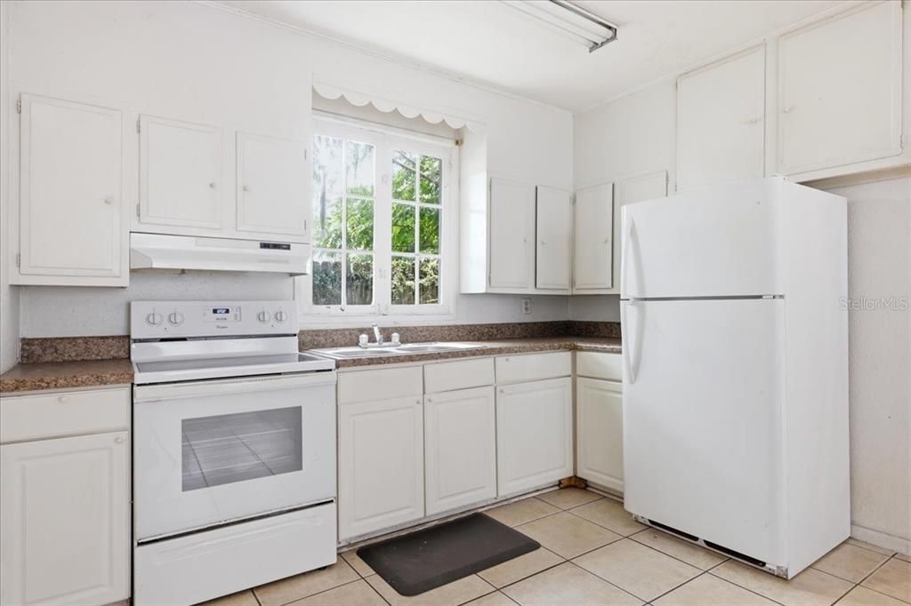 Active With Contract: $449,900 (6 beds, 5 baths, 3204 Square Feet)