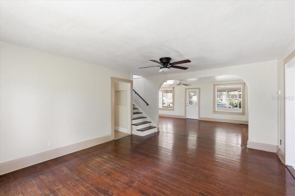 Active With Contract: $449,900 (6 beds, 5 baths, 3204 Square Feet)