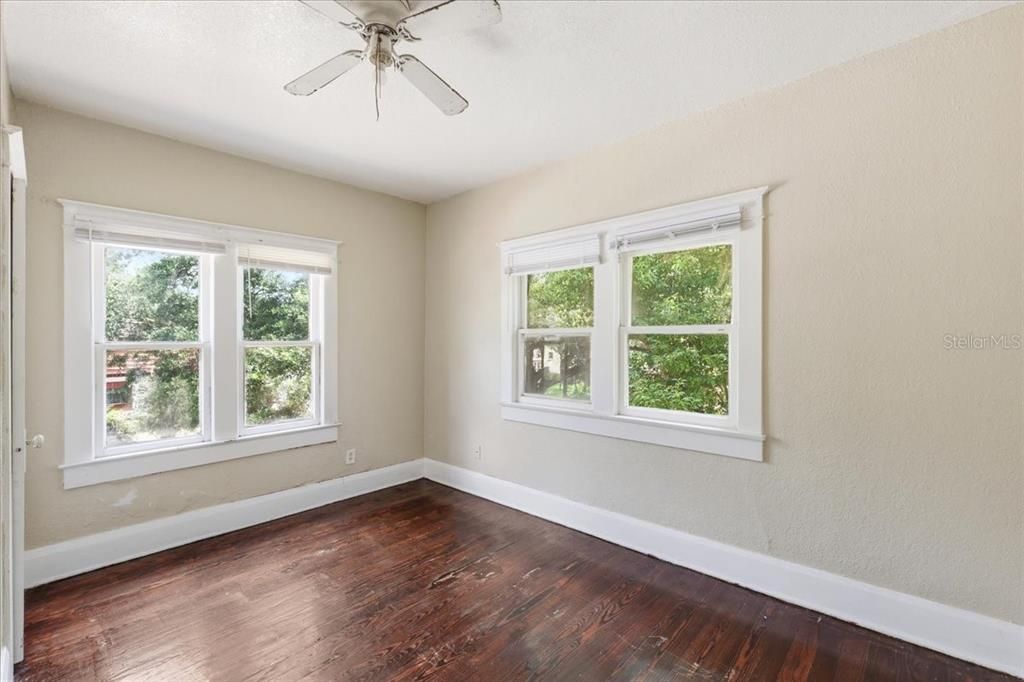 Active With Contract: $449,900 (6 beds, 5 baths, 3204 Square Feet)