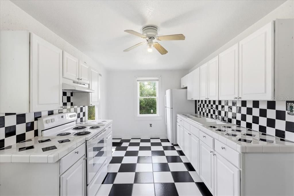 Active With Contract: $449,900 (6 beds, 5 baths, 3204 Square Feet)