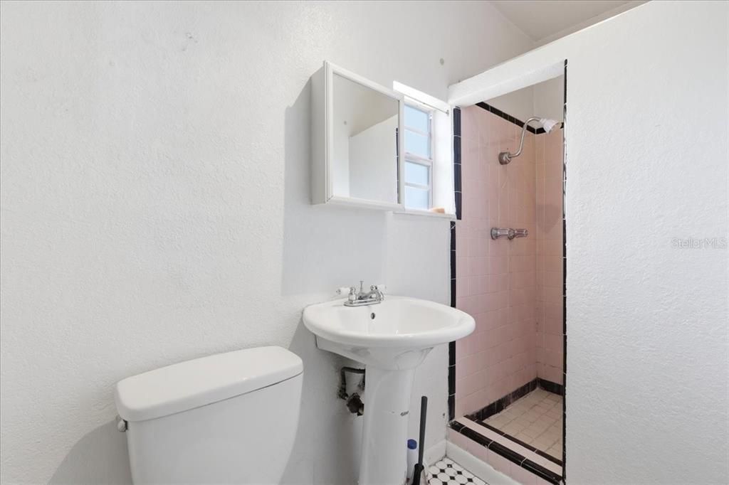 Active With Contract: $449,900 (6 beds, 5 baths, 3204 Square Feet)