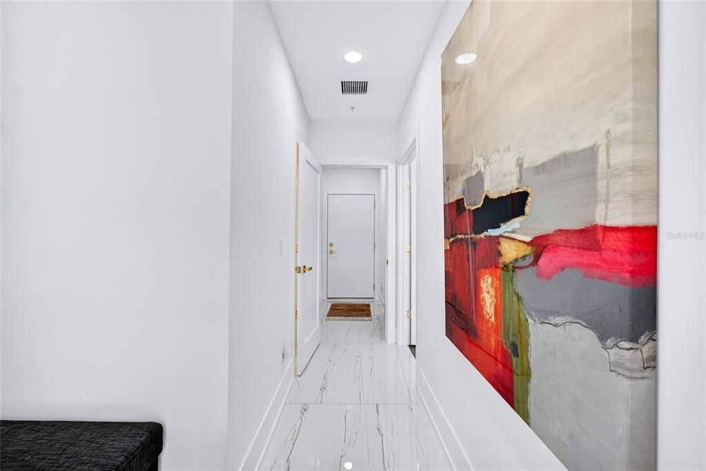 En Venta: $1,150,000 (3 camas, 3 baños, 2350 Pies cuadrados)