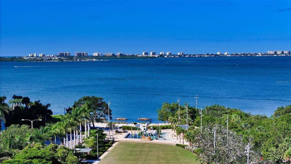 合同活跃: $1,129,000 (3 贝兹, 3 浴室, 2350 平方英尺)