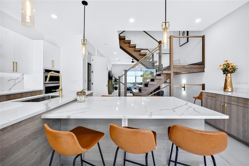 En Venta: $1,150,000 (3 camas, 3 baños, 2350 Pies cuadrados)
