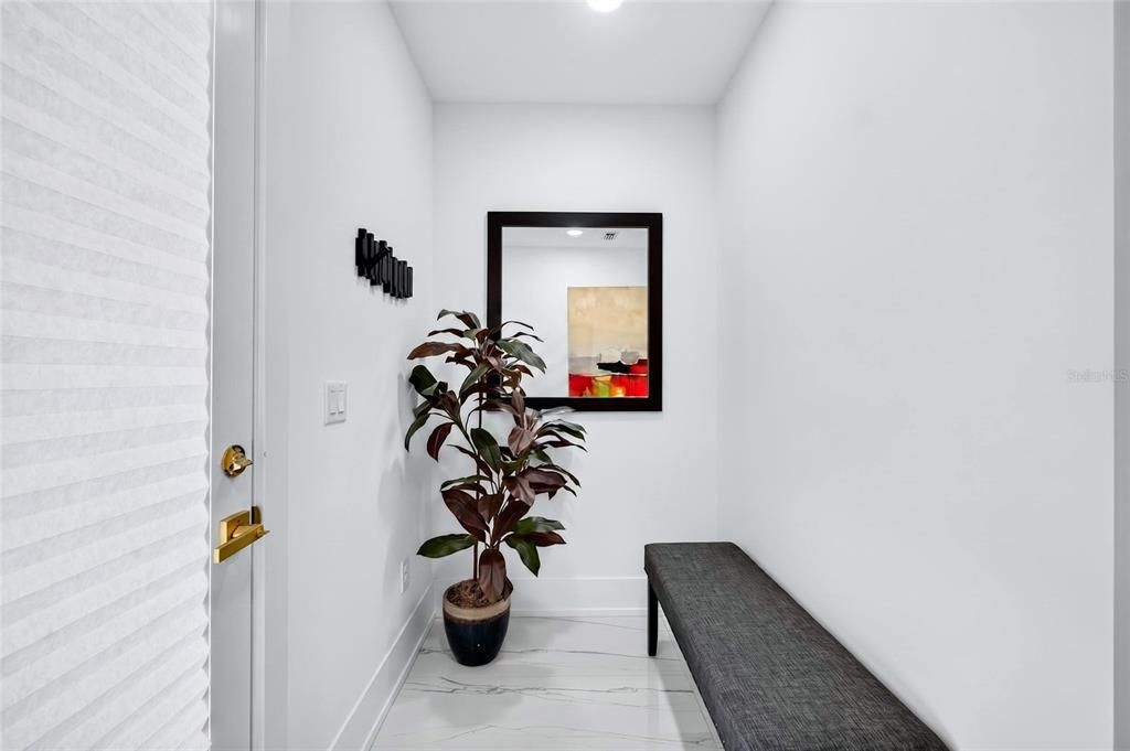 En Venta: $1,150,000 (3 camas, 3 baños, 2350 Pies cuadrados)