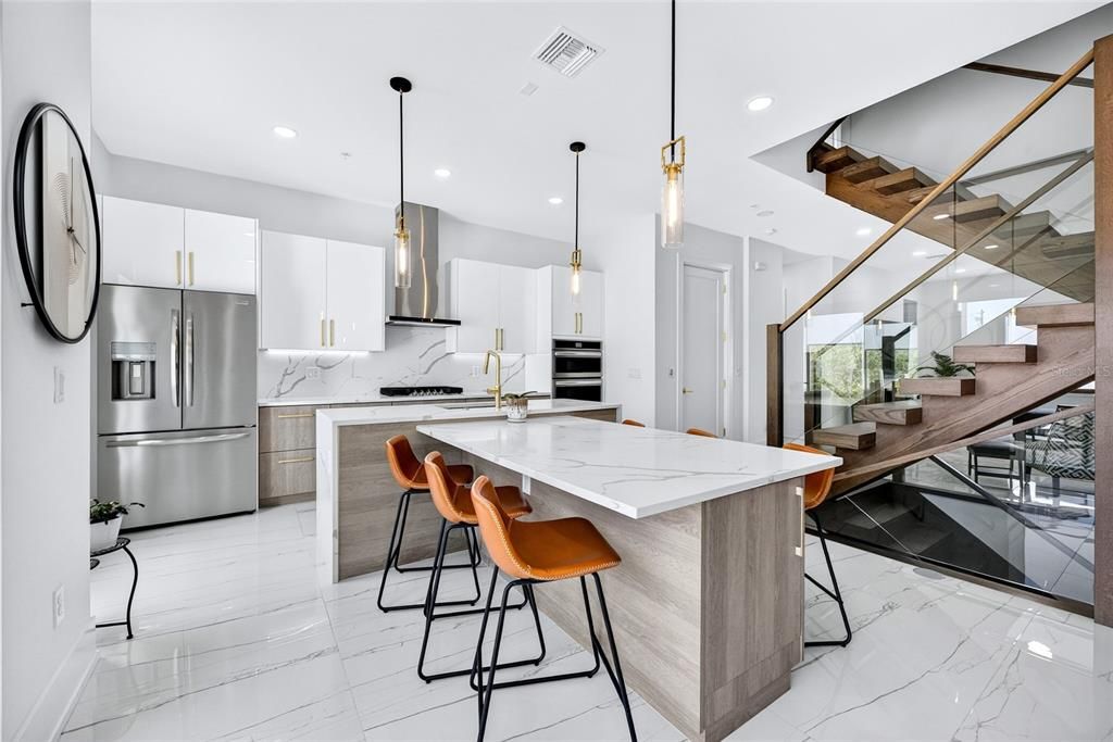 En Venta: $1,150,000 (3 camas, 3 baños, 2350 Pies cuadrados)