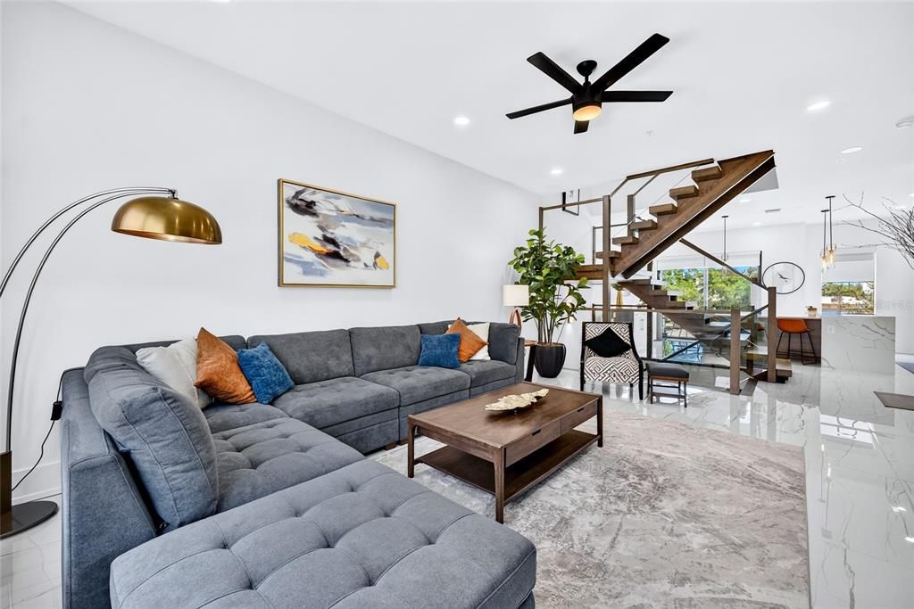 En Venta: $1,150,000 (3 camas, 3 baños, 2350 Pies cuadrados)