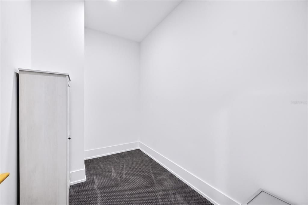 En Venta: $1,150,000 (3 camas, 3 baños, 2350 Pies cuadrados)